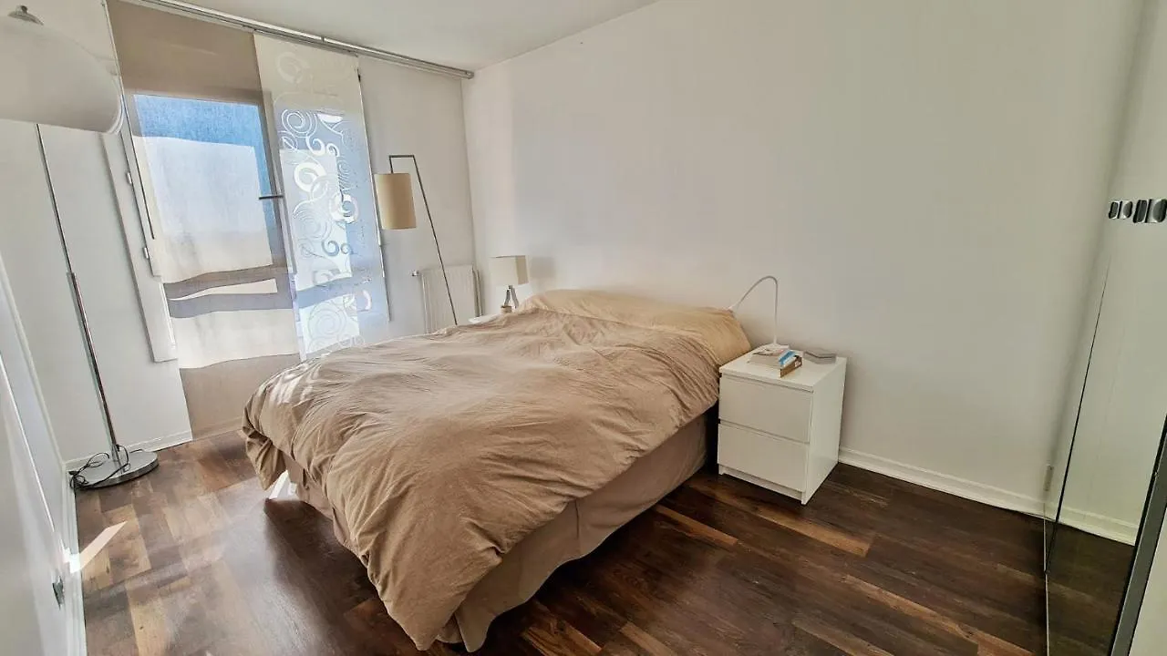 Cosy Flat 60M2 - Beautiful Large Rooftop - Near Metro And Train Station - Free Secure Car Parking Paris 0*,  France