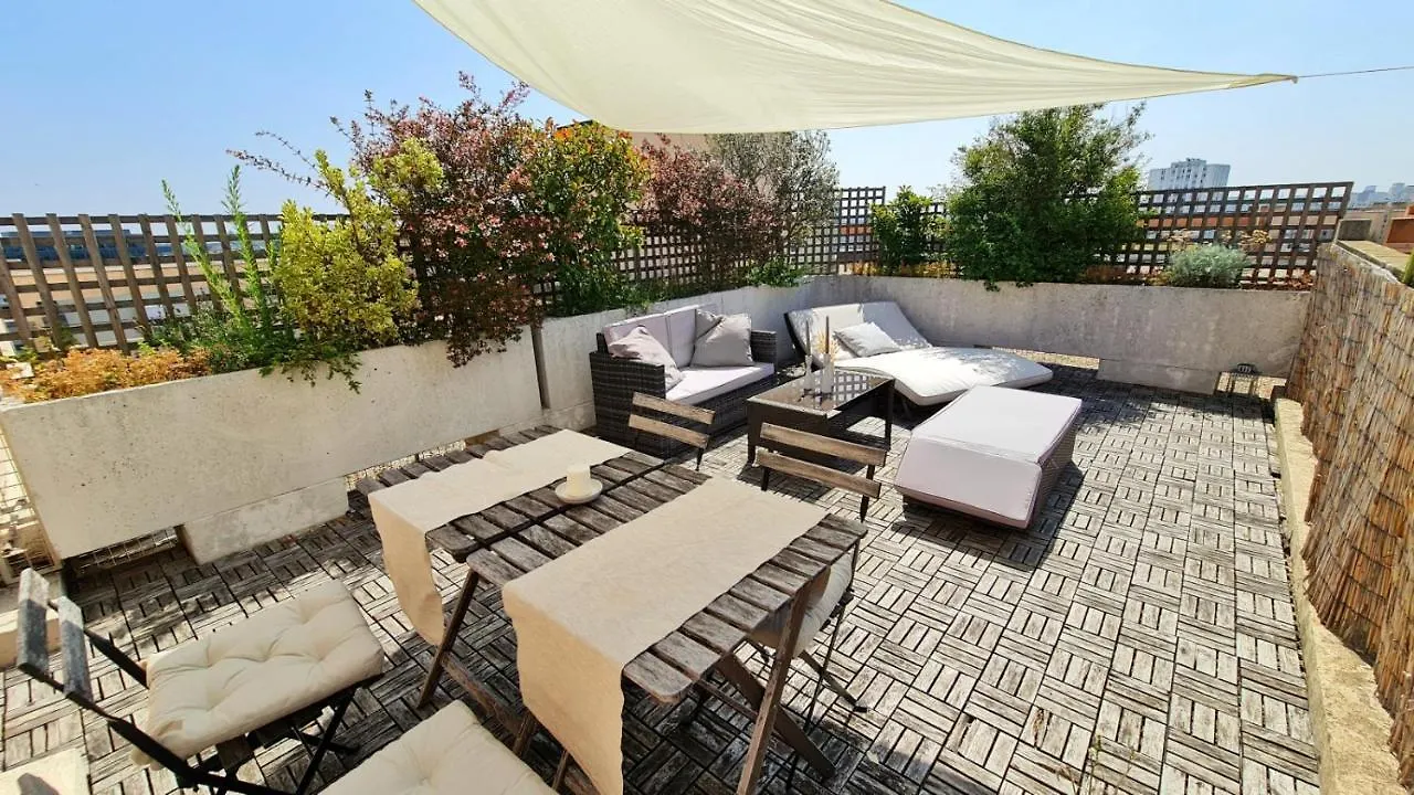 Cosy Flat 60M2 - Beautiful Large Rooftop - Near Metro And Train Station - Free Secure Car Parking Paris